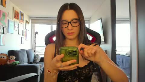 Jeimy Help me to reach 100 thumbs up online show from 06-25-26, 10:36