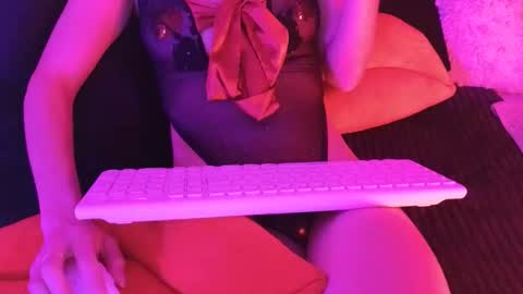 Julie-Game online show from 12-04-25, 10:51