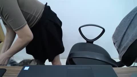 julie9x online show from 11-17-25, 08:31