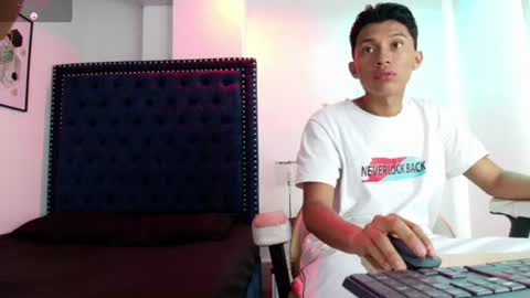 Julie and axel online show from 07-11-26, 07:49