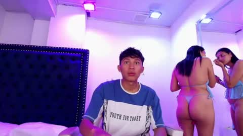 Julie and axel online show from 07-19-26, 12:20