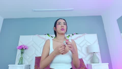 Snapshot of julie_bennet chatting on 03-05-25, 08:00 Juliet Bennet online show from 03-05-25, 08:00