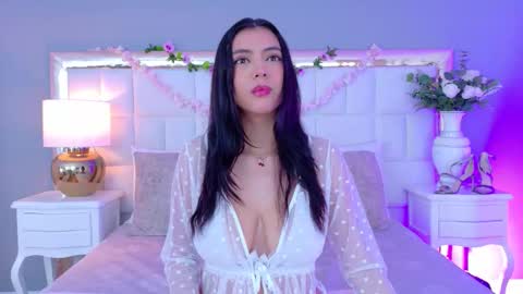 Snapshot of julie_bennet chatting on 10-09-25, 05:16 Juliet Bennet online show from 10-09-25, 05:16