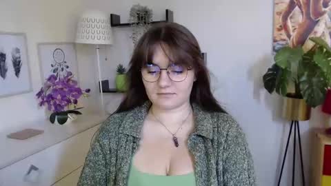 Snapshot of julie_extasy chatting on 09-10-25, 12:38 Julie online show from 09-10-25, 12:38