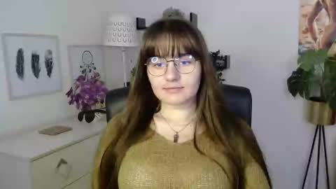 Snapshot of julie_extasy chatting on 09-22-25, 12:40 Julie online show from 09-22-25, 12:40