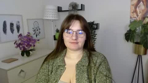 Snapshot of julie_extasy chatting on 10-08-25, 12:58 Julie online show from 10-08-25, 12:58