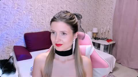 Julie online show from 12-07-24, 04:03