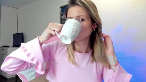 Julie online show from 09-22-25, 04:42