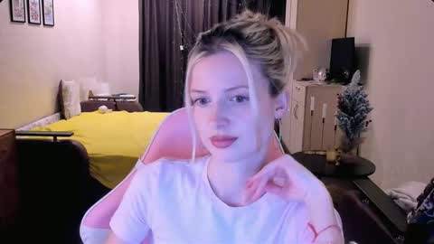 Julie online show from 11-21-25, 03:22