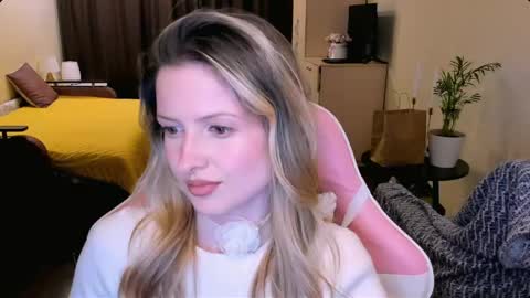 Julie online show from 04-18-26, 04:22