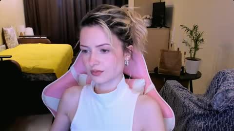 Julie online show from 04-22-26, 02:18