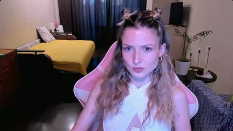 Julie online show from 08-06-26, 03:25