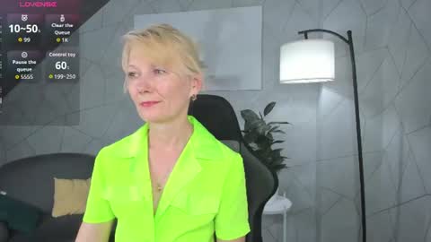 Julie Lucasss online show from 06-11-26, 12:32