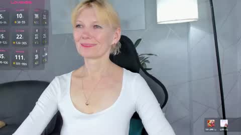 Julie Lucasss online show from 06-18-26, 12:00