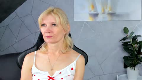 Julie Lucasss online show from 07-30-26, 12:53