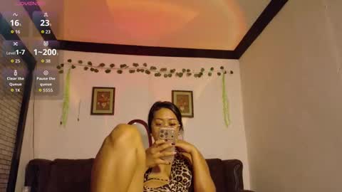 Snapshot of julie_vixen chatting on 11-23-25, 10:48 julie_vixen online show from 11-23-25, 10:48