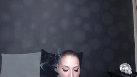 julia online show from 10-20-25, 11:27