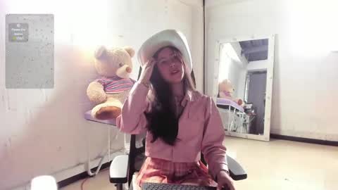 Snapshot of juliee_ross chatting on 05-31-26, 02:13 juliee_ross online show from 05-31-26, 02:13