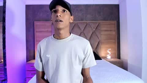 Snapshot of juliensaint_ chatting on 09-19-25, 11:44 Julien online show from 09-19-25, 11:44