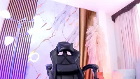 Snapshot of juliensaint_ chatting on 09-25-25, 01:48 Julien online show from 09-25-25, 01:48