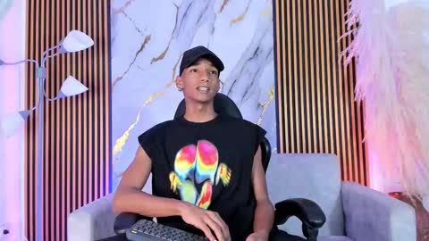 Snapshot of juliensaint_ chatting on 09-29-25, 12:10 Julien online show from 09-29-25, 12:10