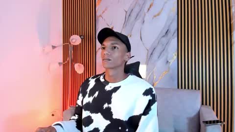 Snapshot of juliensaint_ chatting on 10-03-25, 12:02 Julien online show from 10-03-25, 12:02