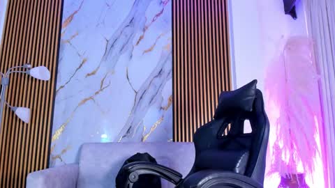 Snapshot of juliensaint_ chatting on 10-13-25, 03:34 Julien online show from 10-13-25, 03:34