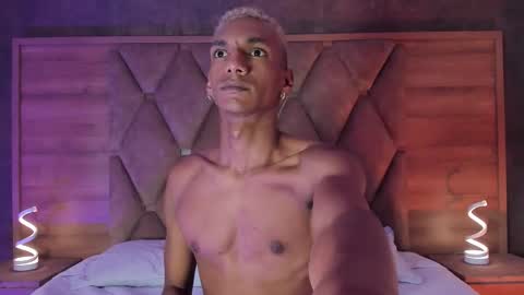 Snapshot of juliensaint_ chatting on 10-16-25, 12:28 Julien online show from 10-16-25, 12:28