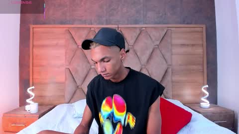 Snapshot of juliensaint_ chatting on 10-20-25, 12:27 Julien online show from 10-20-25, 12:27