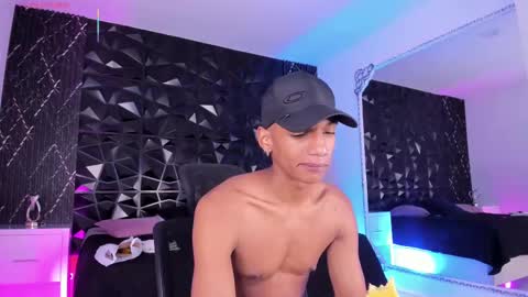 Snapshot of juliensaint_ chatting on 10-25-25, 12:23 Julien online show from 10-25-25, 12:23