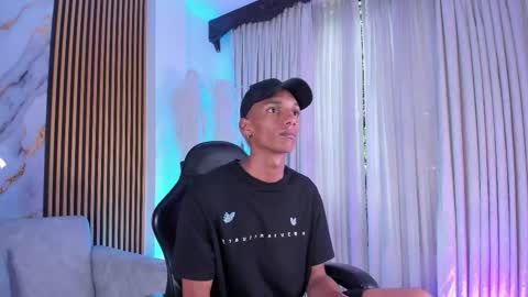 Snapshot of juliensaint_ chatting on 10-27-25, 12:31 Julien online show from 10-27-25, 12:31