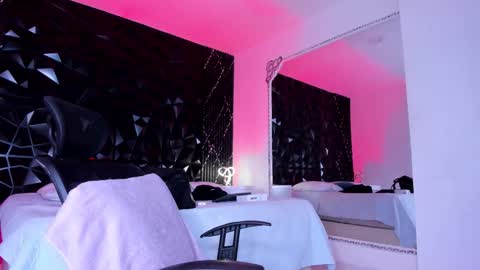 Snapshot of juliensaint_ chatting on 11-02-25, 12:40 Julien online show from 11-02-25, 12:40