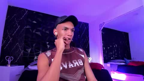 Snapshot of juliensaint_ chatting on 11-08-25, 12:16 Julien online show from 11-08-25, 12:16