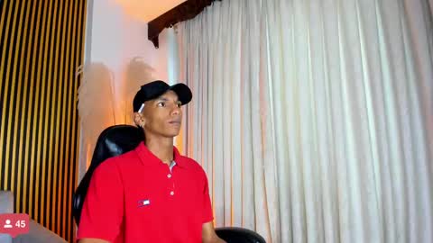 Snapshot of juliensaint_ chatting on 11-10-25, 12:15 Julien online show from 11-10-25, 12:15