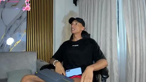 Snapshot of juliensaint_ chatting on 11-25-25, 11:54 Julien online show from 11-25-25, 11:54