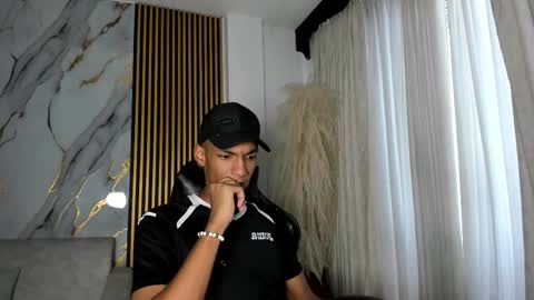 Snapshot of juliensaint_ chatting on 11-26-25, 12:06 Julien online show from 11-26-25, 12:06