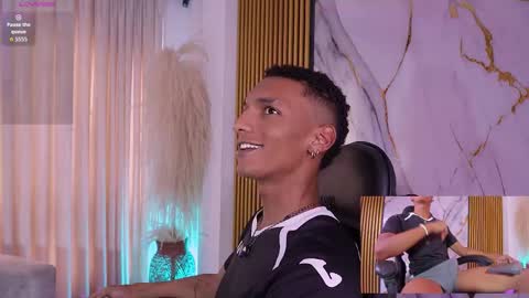 Snapshot of juliensaint_ chatting on 12-15-25, 05:17 Julien online show from 12-15-25, 05:17