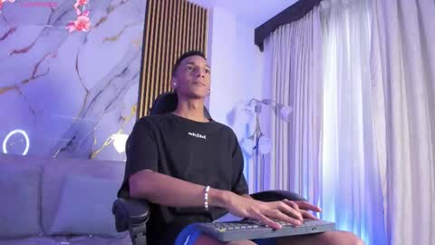 Snapshot of juliensaint_ chatting on 12-22-25, 11:51 Julien online show from 12-22-25, 11:51