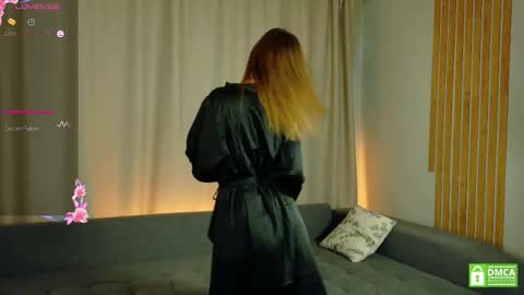 julieqt online show from 10-18-25, 04:52