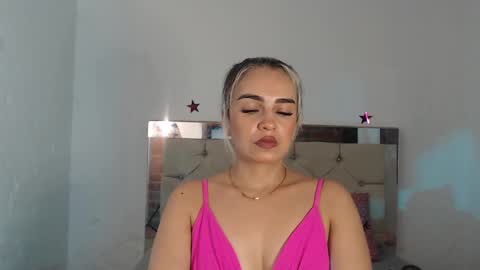 julieta__fox_ online show from 02-08-25, 04:14