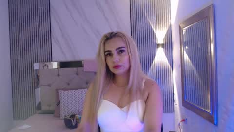julieta__fox_ online show from 02-25-26, 03:05