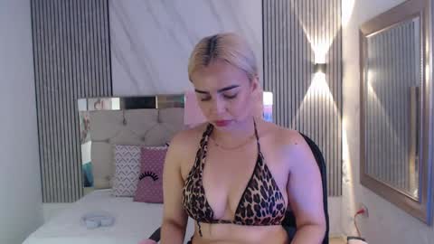 julieta__fox_ online show from 06-07-26, 04:00
