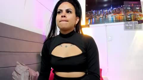 Snapshot of julieta_coopeer_ chatting on 06-21-26, 10:29 Julieta online show from 06-21-26, 10:29