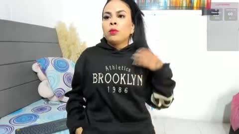 Snapshot of julieta_coopeer_ chatting on 06-25-26, 10:09 Julieta online show from 06-25-26, 10:09