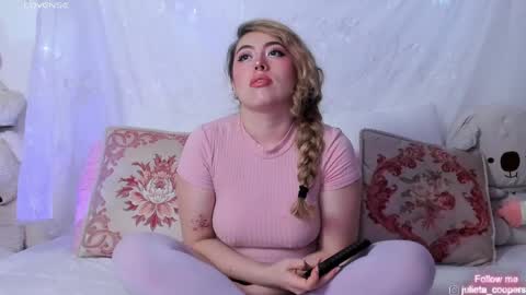 Snapshot of julieta_cooper20 chatting on 04-28-26, 04:06 Juli online show from 04-28-26, 04:06
