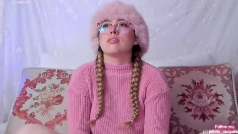 Snapshot of julieta_cooper20 chatting on 06-02-26, 04:03 Juli online show from 06-02-26, 04:03
