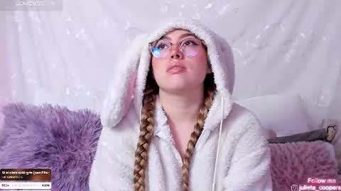 Snapshot of julieta_cooper20 chatting on 07-21-26, 04:15 Juli online show from 07-21-26, 04:15