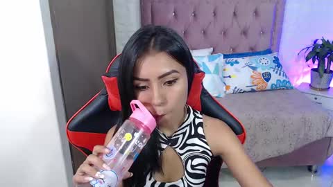 Snapshot of julieta_fn chatting on 02-19-25, 03:38 julieta_fn online show from 02-19-25, 03:38