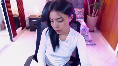 Snapshot of julieta_fn chatting on 02-21-25, 12:39 julieta_fn online show from 02-21-25, 12:39