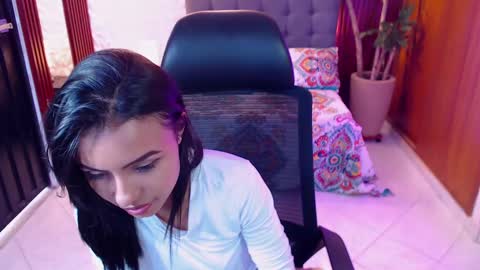 Snapshot of julieta_fn chatting on 02-21-25, 06:48 julieta_fn online show from 02-21-25, 06:48